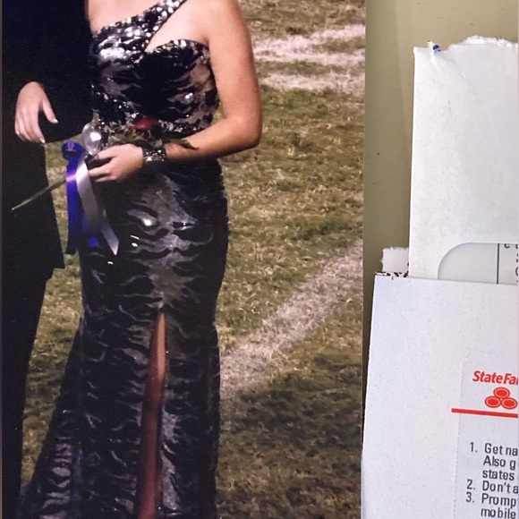 Tony Bowls Prom Dress - Picture 5 of 6